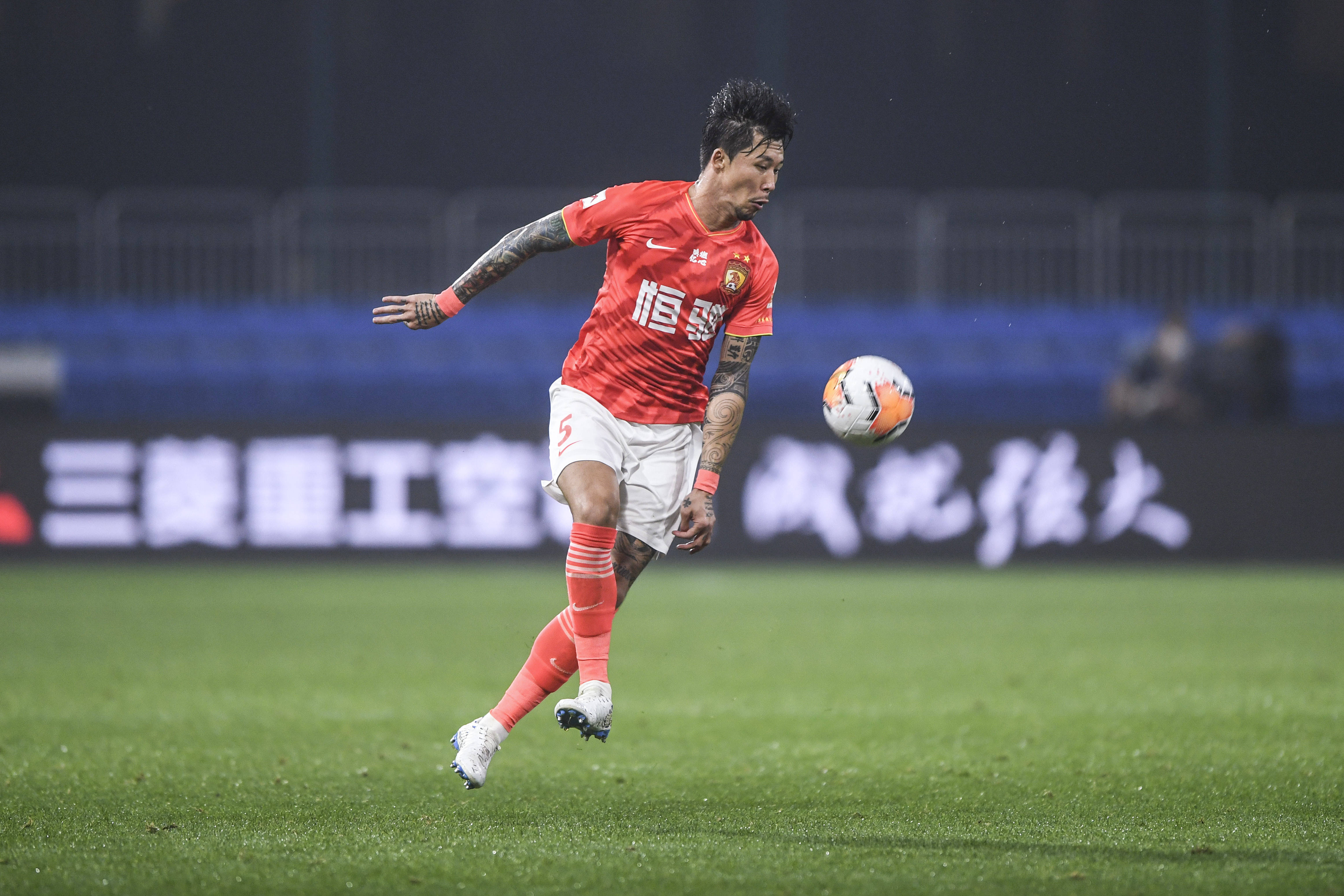 上海绿地申花客场战胜大连宏运